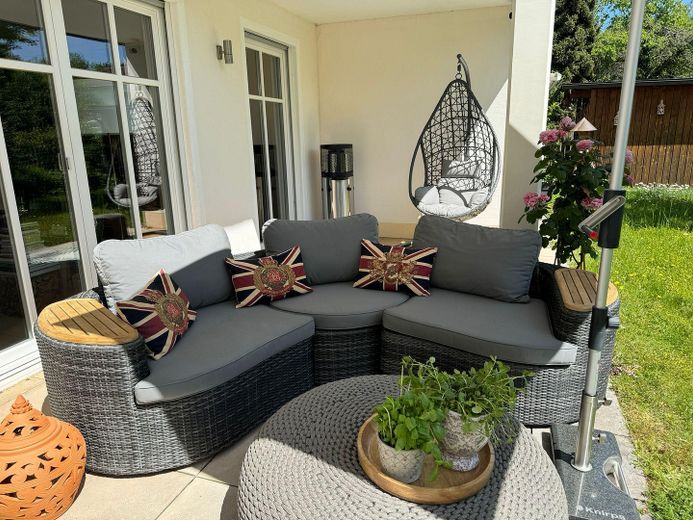 Mediterraner Wohntraum in Baldham: Stilvolle Maisonette mit Garten – Terasse