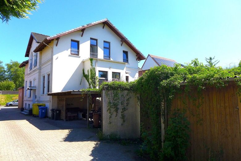 Großzügiges Kapitänshaus in guter und zentraler Lage am Huntedeich – Rückansicht