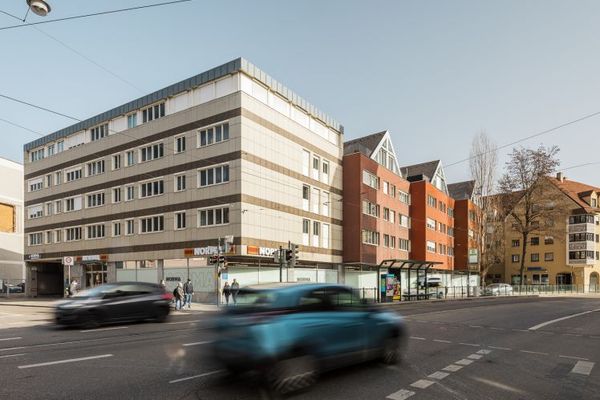 Jasne i nowoczesne mieszkanie 2-pokojowe z kuchnią i łazienką, z wyposażoną kuchnią, w Jakobervorstadt