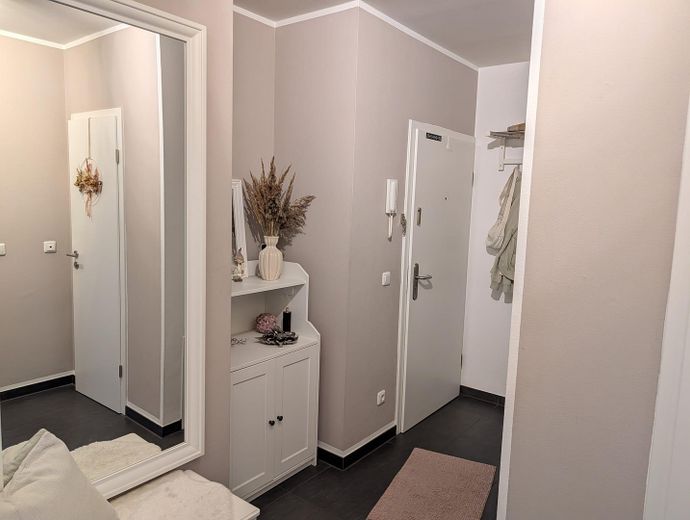 Moderne und Helle 3,5 Zimmer Wohnung von 2014 in Rheinberg zentrumsnah – Flur