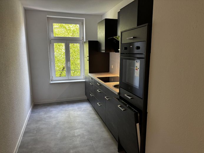 Luminoso appartamento di 3 locali con ascensore, nuova cucina componibile e bagno rinnovato – Neue Einbauküche