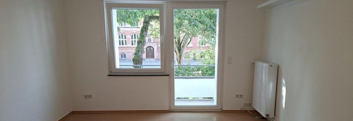 Stijlvol gerenoveerd appartement voor alleenstaanden met charme van een oud gebouw – zonder makelaarscourtage! – Wohn-/Schlafbereich