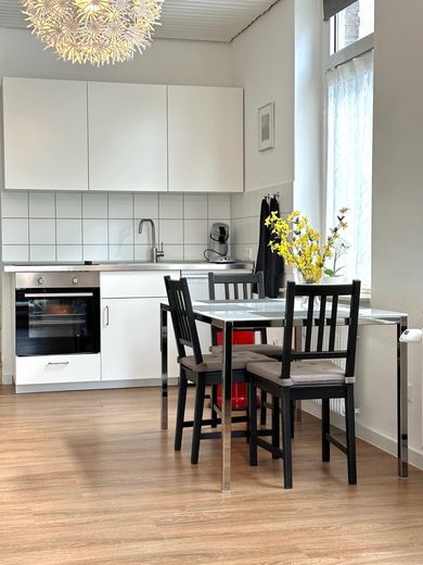 Schöne möblierte 2-Zimmer Altbauwohnung in Neuss Stadtmitte mit Internetzugang – dbc82fc0ef96255b7dc725287f7b9c7210222480.jpg