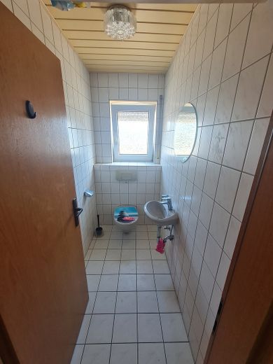 Helle 4-Zimmer-Wohnung mit Balkon & Einbauküche in Stutensee – WC