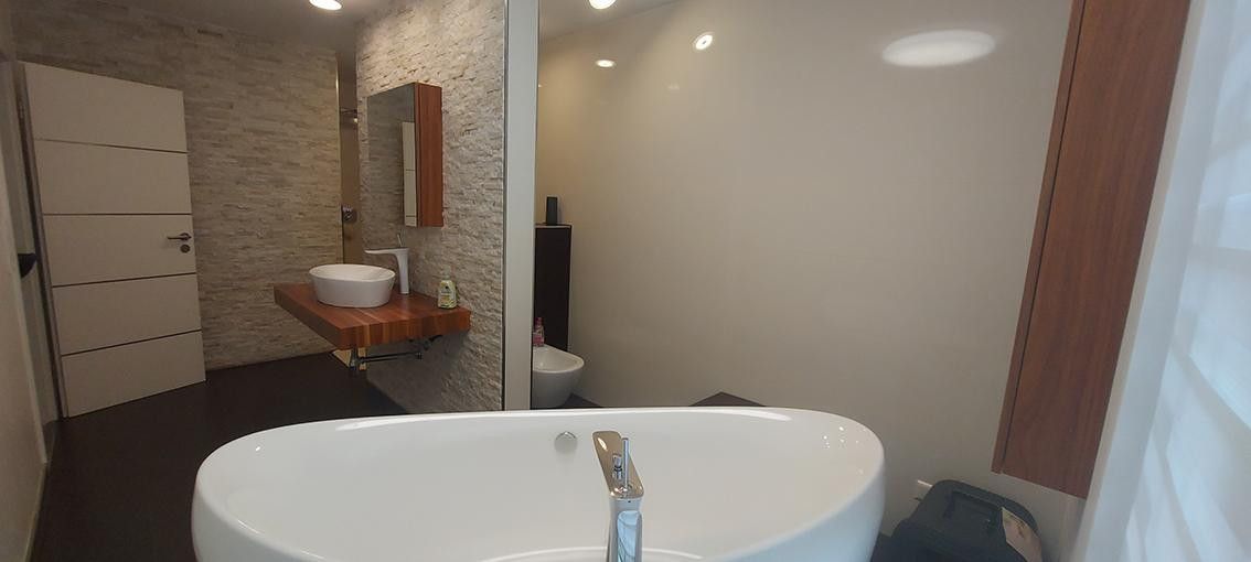 Geräumiges und modernisiertes 8-Zimmer-Einfamilienhaus mit geh. Innenausstattung in bester Lage – Bad EG 