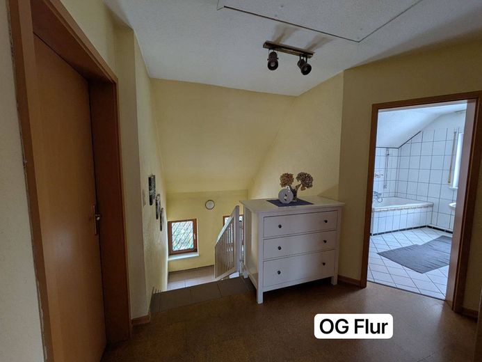 Casa unifamiliare indipendente con giardino e garage a Rheinböllen – Foto 9
