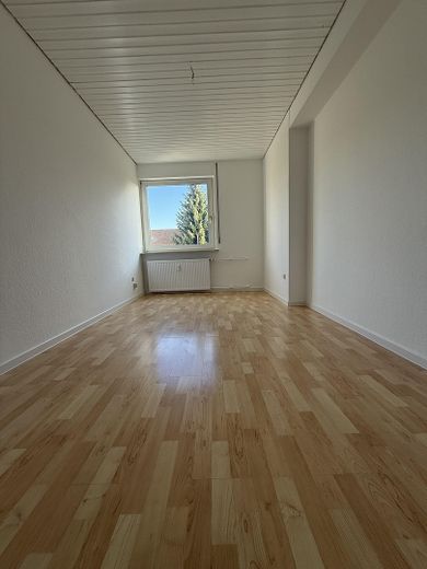 Piso de 3 habitaciones recién renovado con cocina y baño – Foto 4