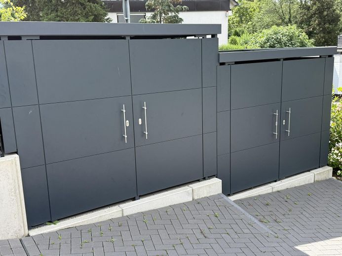 Attraktive Maisonettewohnung mit Haus-im-Haus-Charakter, Dachloggia, Garage – Wohnungseigene Fahrradgaragen