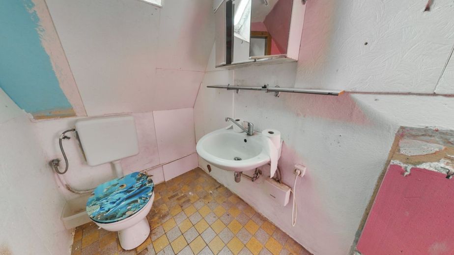 Sanierung gestartet! Haus mit Fahrplan &amp; 
1.603 m² Grundstück an der Nordsee – Badezimmer OG