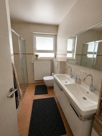 Modernisiertes EFH + ELW | 195 m² | Waldrand | Luxemburg 20 Min | Provisionsfrei – Bad