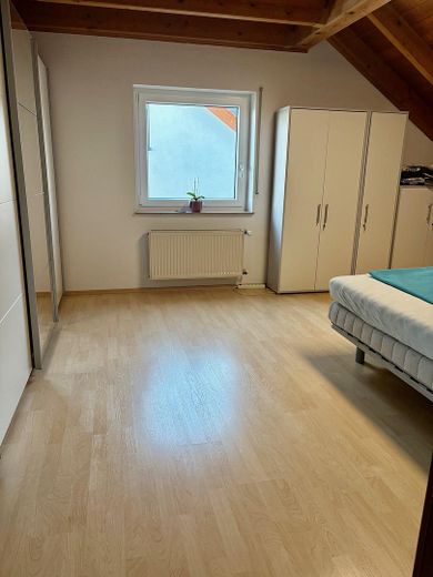 Großzügige 2-Zi.-Whg. 80qm mit EBK und Balkon (möbliert/unmöbliert) - befristet für 9 bis 18 Monate – Schlafzimmer