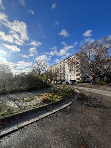 de particulier : libre d’occupation ou rendement de 5 %, emplacement privilégié : appartement 2 pièces avec balcon, ascenseur, place de parking, à proximité du canal – aussen 02