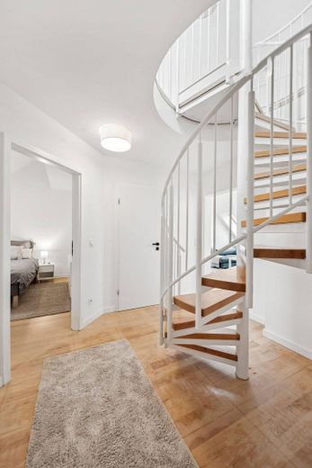 Flur mit Gallerietreppe