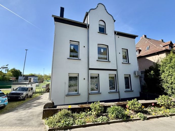 Fröndenberg-Langschede: Freistehendes Zweifamilienhaus plus Nebengebäude in zentraler Lage! – Foto 1