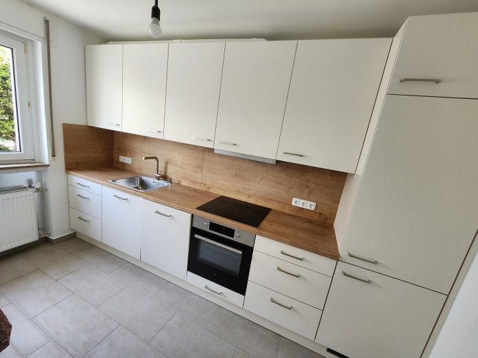 Modern saniertes Reihenhaus mit Garten in Wiesbaden-Südost – Einbauküche
