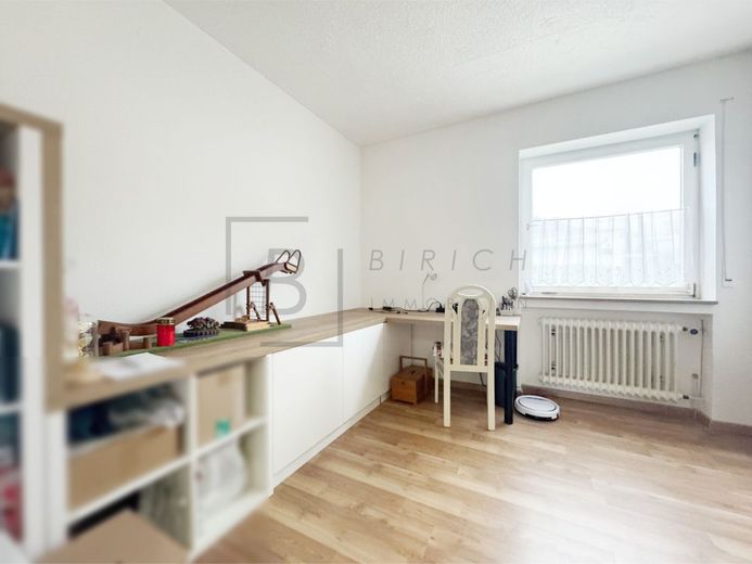 Geräumige 4-Zimmer-Wohnung mit sonnigem Balkon und Garagenstellplatz – Kinderzimmer