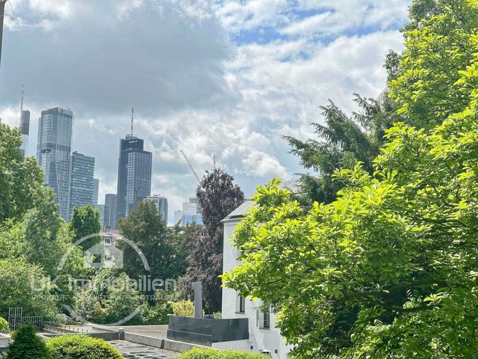Singles &amp; DINKS aufgepasst: Top-Lage am Grüneburgweg – Balkon Aussicht