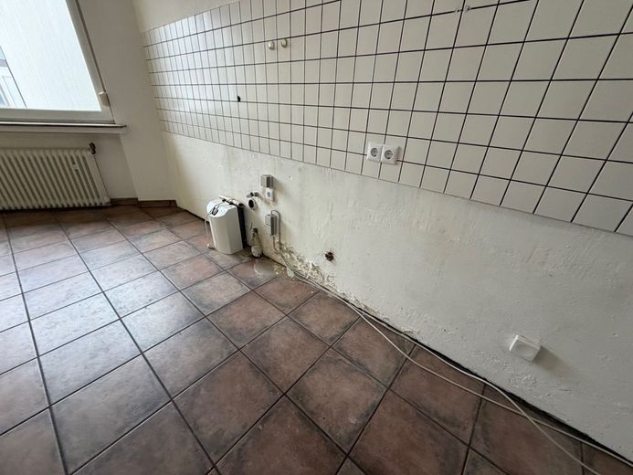 Gewerbeimmobilie mit großer Außenfläche und zwei Hausmeisterwohnungen – IMG_8836