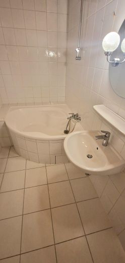 Bezugsfreie 4-Zi.-Wohnung inkl. TG-Stellplatz & Traumaussicht! – Bad