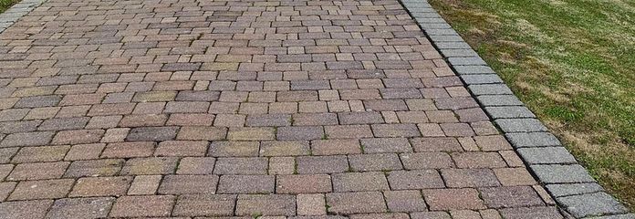 Eingang mit Auffahrt