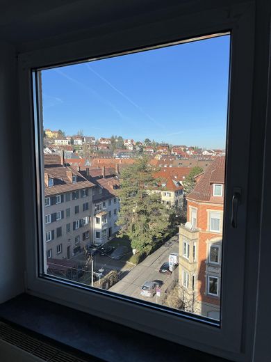 PROVISIONSFREI: Helle 1-Zimmer-Wohnung mit Panoramablick & Loggia in Stuttgart-Ost – Zdjęcie 1