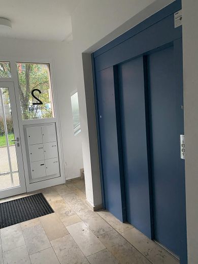 Eingangsbereich mit Aufzug 