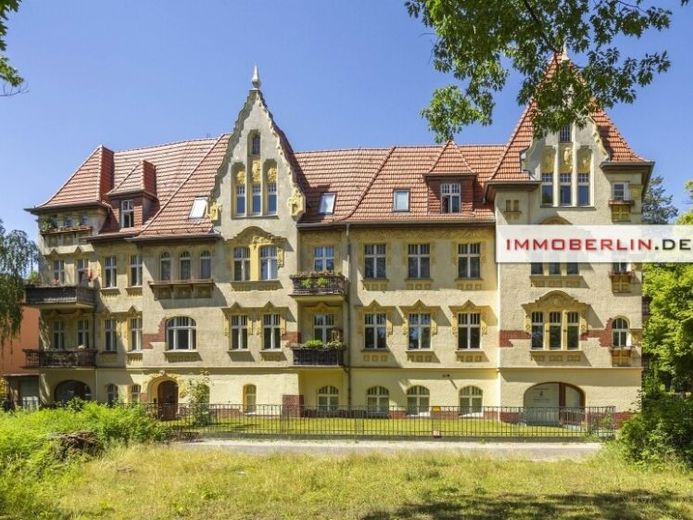 IMMOBERLIN.DE - Zehlendorf'un merkezi konumunda birinci sınıf yenilenmiş eski yapı dairesi – Fotoğraf 1