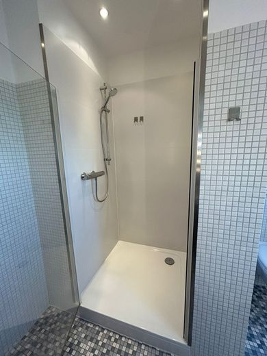 Moritzberg: 4,5-Zimmer-Maisonette-Wohnung mit Balkon und Garten – Bad 2. OG
