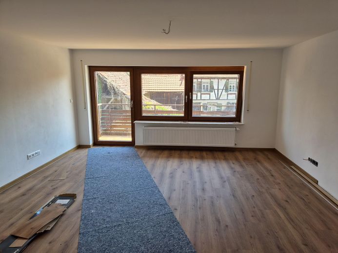 Vermiete Doppelhaushälfte mit 3,5 Zimmer – Wohnzimmer