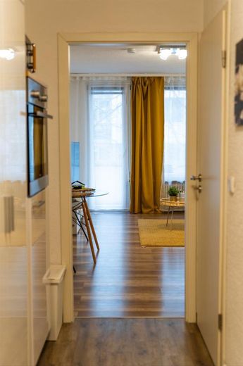 Möblierte 1-Zi Wohnung mit neuer EBK und Balkon in Sindelfingen – Alles Kompakt und auf einer Eb