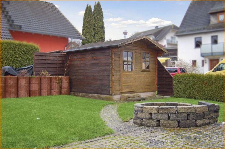 +++Tolles Einfamilienhaus für die ganze Familie und einer Einliegerwohnung für Mieteinnahmen+++ – Schöner Garten mit Gartenhaus