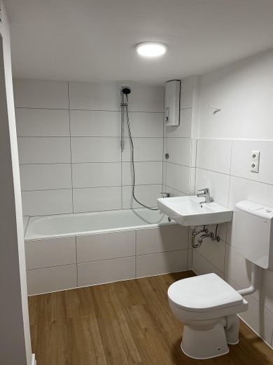 Bright renovated apartment with balcony – Photo 11