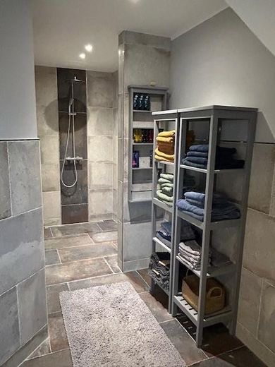 Begehbare Dusche im Hauptbad
