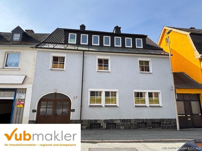 Reihenmittelhaus in zentraler Lage von Naila bietet ein großzügiges Zuhause – VUB0002349-1