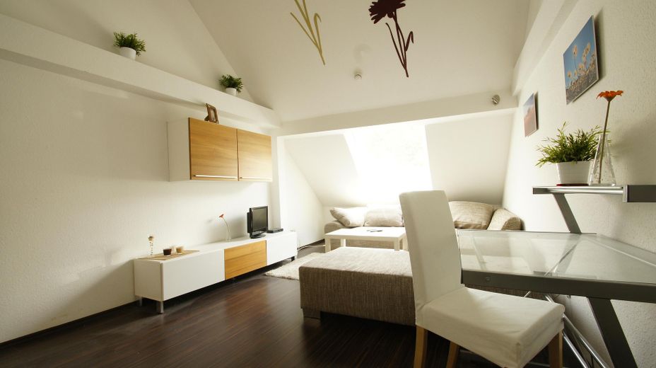 Lichtdurchflutete 3 Zimmer Dachgeschosswohnung – Foto 2