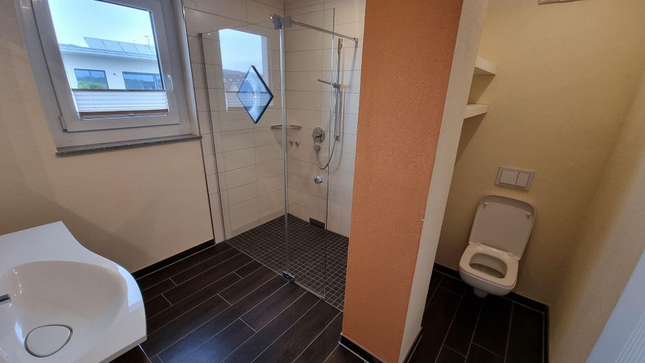 Markdorf’ta Alpler manzaralı, asansörlü ve küçük bir konut kompleksinde güneş alan 2,5 odalı çatı katı dairesi – Fotoğraf 19