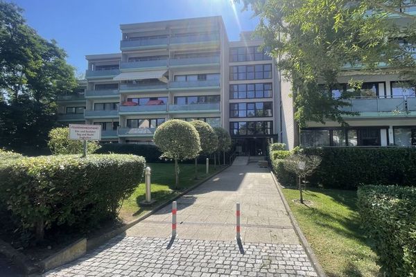 Inwestycja kapitałowa o rzadkiej wartości: apartament z balkonem, basenem krytym i ogrodem w Wi-Sonnenberg
