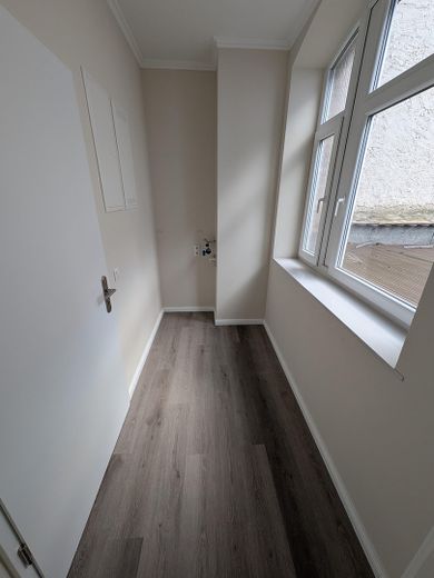Top 5-Zimmer KfW Wohnung mit Küche, Balkon Bodenheizung in bester Lage von Wiesbaden Mitte – Eingang