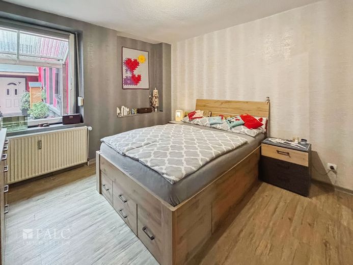 Volltreffer für Kapitalanleger:  Vielversprechendes Mehrfamilienhaus mit Zukunftspotenzial – Schlafzimmer EG
