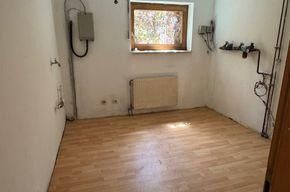 Lohmar-Rösrath-Einfamilienhaus für Individualisten Wald bis ans Haus, bezugsfrei – Waschküche 