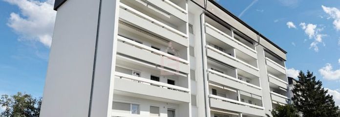 Manzaralı odalar! Loggialı aydınlık 2 odalı daire. Son derece sakin ve harika bir mekân mucizesi!