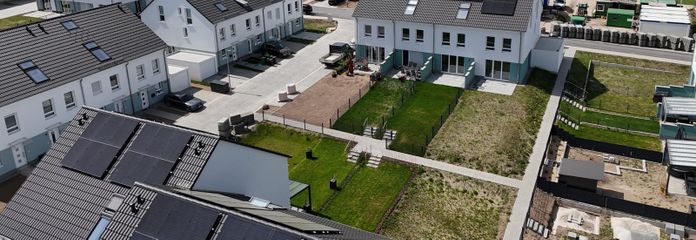 Nur noch ein Neubau-Reihenhaus verfügbar – Erstbezug in Roth-Eckersmühlen; KfW 40