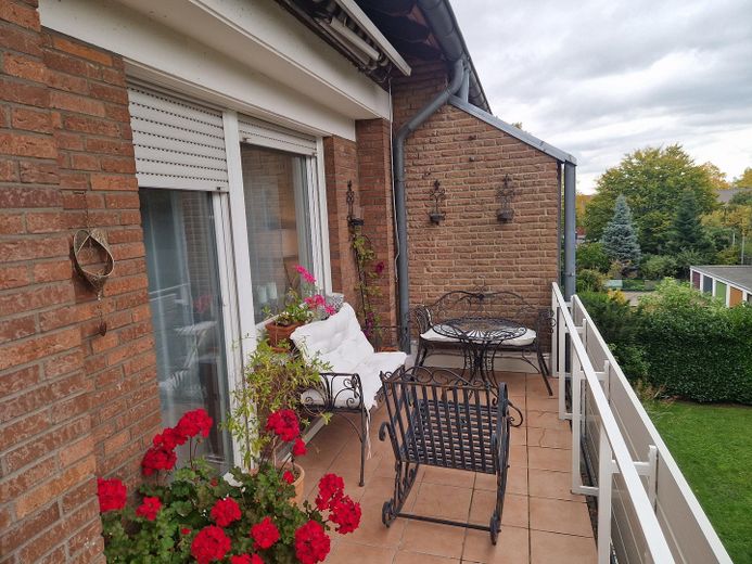 Sonnenbalkon mit Markise