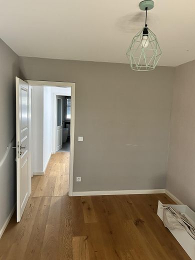 Moderna y luminosa vivienda pareada de planta abierta con jardín – Foto 11