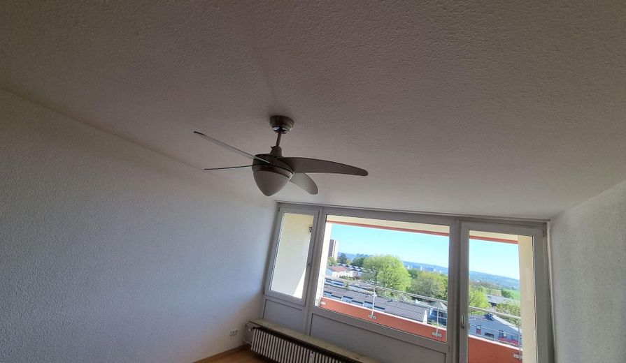 Wohnung mit grandioser Aussicht im 8.OG zu verkaufen – Wohnzimmer 2