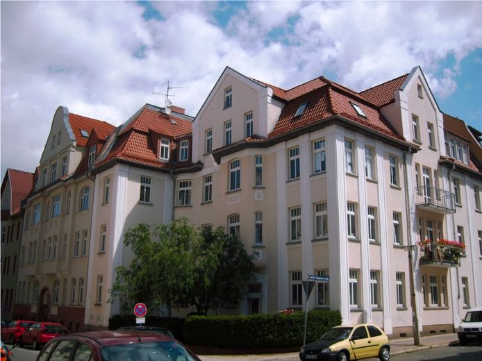 Großzügige Altbauwohnung mit hohen Decken und 2 Balkonen – Foto 1
