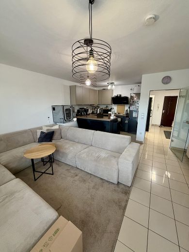 Gut geschnittene 2-Zimmer-Wohnung mit Balkon & Einbauküche in zentraler Lage von Pulheim – Wohn- Essbereich