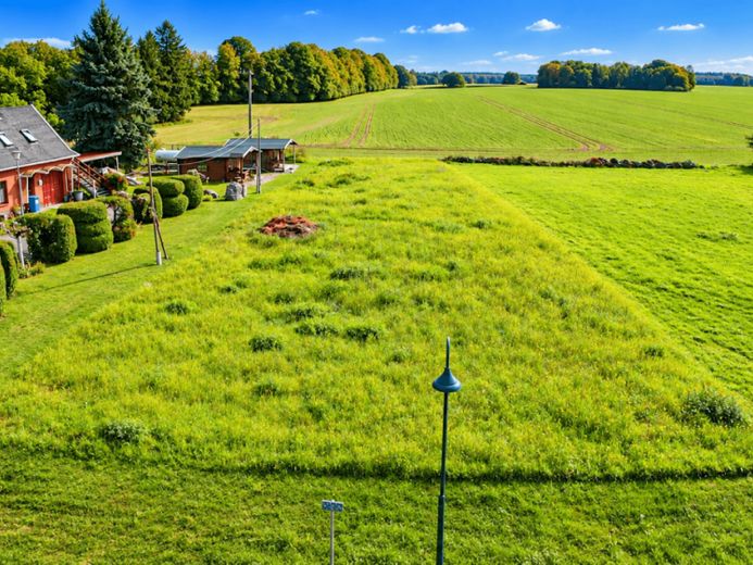 ***Bouwen in het groen – ruim bouwperceel in het biosfeerreservaat Schaalsee*** – Foto 1