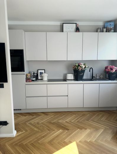 Ексклюзивна 2-кімнатна квартира у власність біля площі Олівар і Курфюрстендамма — можна одразу заселятися – Einbauküche