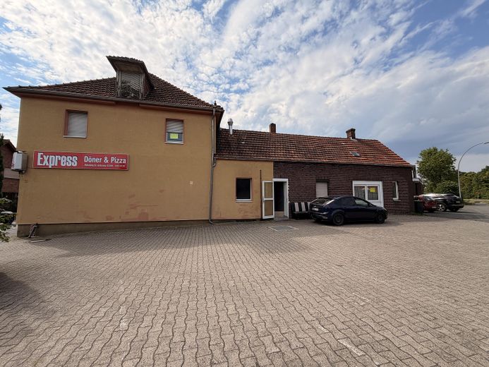 Wohn- und Geschäftshaus mit Ladenfläche, Nebengebäude, Garagen&Ausbaupotenzial in Nordkirchen-VHB – Hausseitenansicht